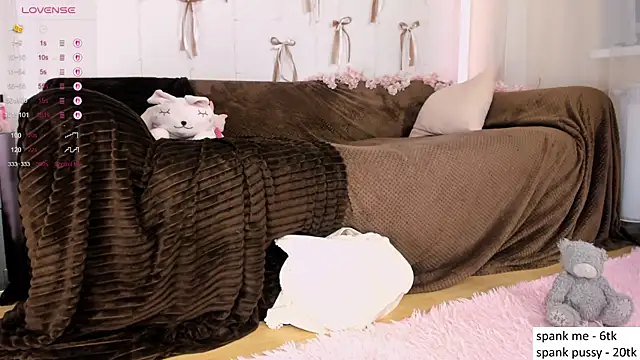 Snapshot of jenniekitty chatting on 10.12.25 jenniekitty online show from 10.12.25