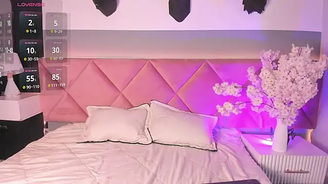 Bella Williiams online show from 11.08.25