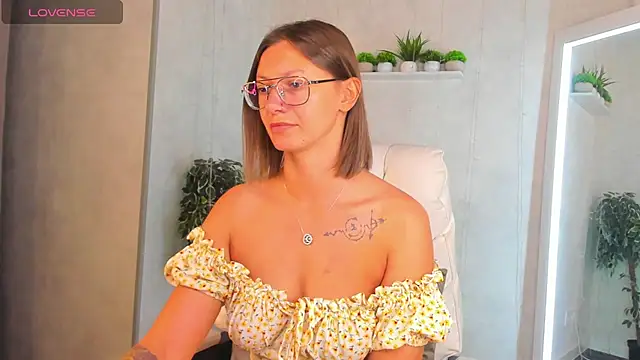 Elina Gravess online show from 09.15.25