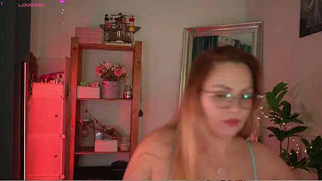 Snapshot of marrygrayes chatting on 10.15.25 marrygrayes online show from 10.15.25