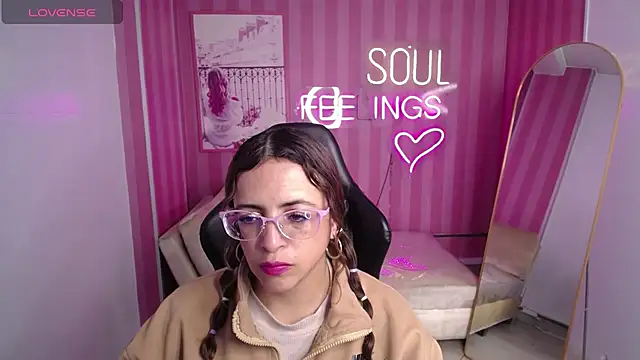 Snapshot of _Evoni_b chatting on 09.14.25 Evoni b online show from 09.14.25