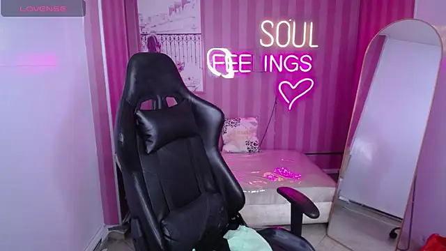 Snapshot of _Evoni_b chatting on 09.16.25 Evoni b online show from 09.16.25