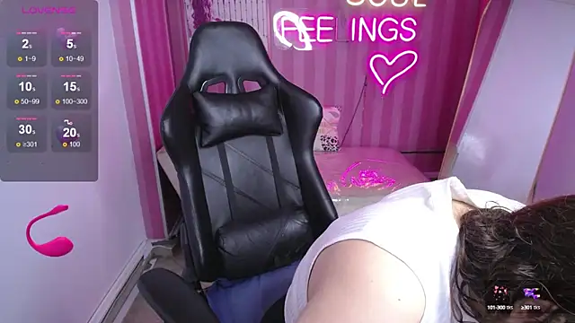 Snapshot of _Evoni_b chatting on 09.18.25 Evoni b online show from 09.18.25