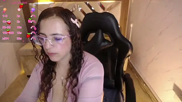 Snapshot of _Evoni_b chatting on 10.01.25 Evoni b online show from 10.01.25