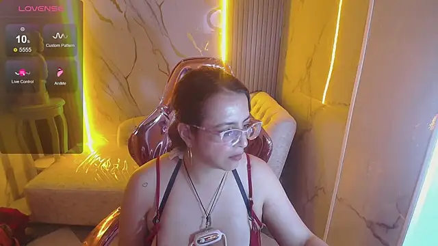 Snapshot of _Evoni_b chatting on 10.07.25 Evoni b online show from 10.07.25