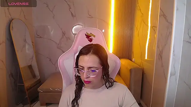 Snapshot of _Evoni_b chatting on 10.09.25 Evoni b online show from 10.09.25