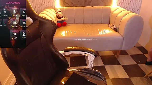 Snapshot of _Evoni_b chatting on 10.22.25 Evoni b online show from 10.22.25