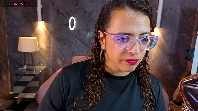 Snapshot of _Evoni_b chatting on 10.26.25 Evoni b online show from 10.26.25