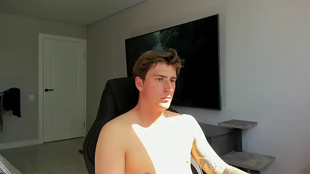 Snapshot of DaniHort chatting on 06.22.26 DaniHort online show from 06.22.26