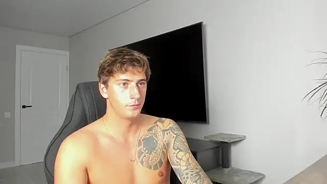 Snapshot of DaniHort chatting on 07.14.26 DaniHort online show from 07.14.26