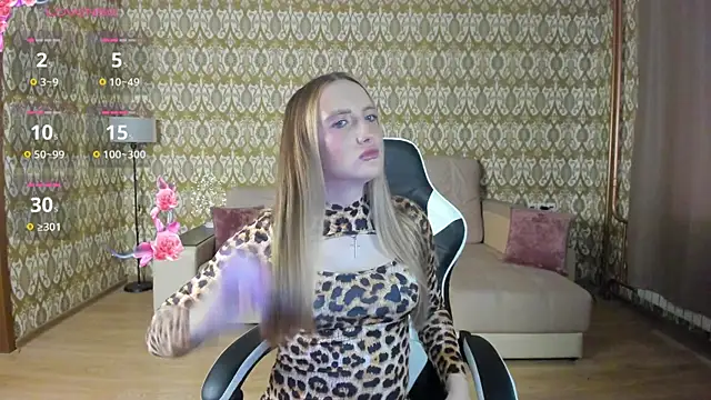 Snapshot of Vi_Luxy chatting on 05.13.26 Vi Luxy online show from 05.13.26