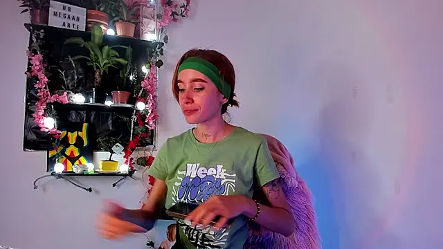 megaanGilr online show from 09.12.25