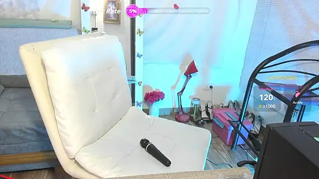 Snapshot of Clunita chatting on 05.09.26 Clunita online show from 05.09.26