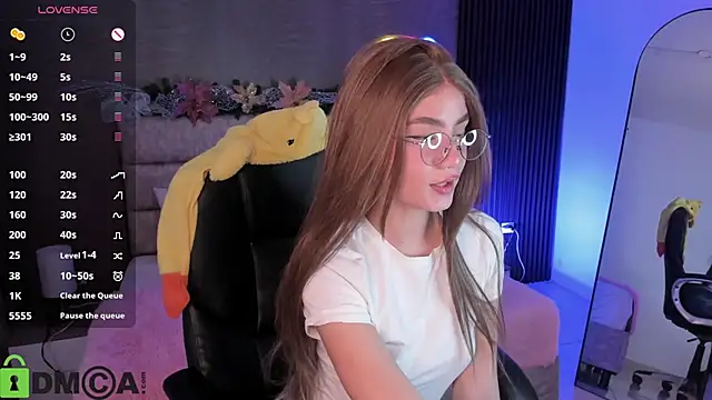 Arinextdoor online show from 12.15.25