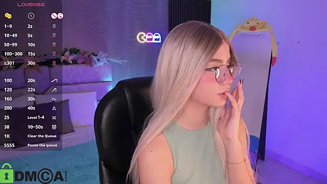 Arinextdoor online show from 12.19.25