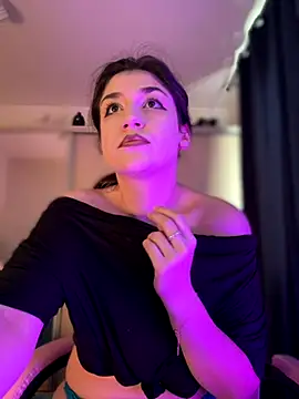 Snapshot of ScarletBloom_ chatting on 09.30.25 ScarletBloom online show from 09.30.25