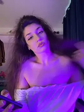 Snapshot of ScarletBloom_ chatting on 10.02.25 ScarletBloom online show from 10.02.25