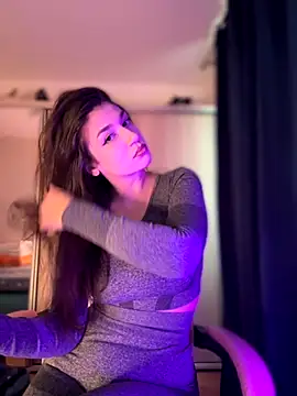 Snapshot of ScarletBloom_ chatting on 10.03.25 ScarletBloom online show from 10.03.25