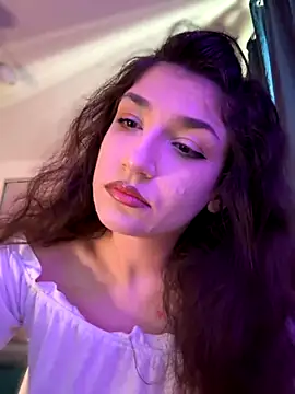 Snapshot of ScarletBloom_ chatting on 10.19.25 ScarletBloom online show from 10.19.25