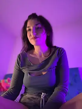 Snapshot of ScarletBloom_ chatting on 11.01.25 ScarletBloom online show from 11.01.25