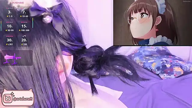 Snapshot of AriaBursett chatting on 11.05.25 AriaBursett online show from 11.05.25