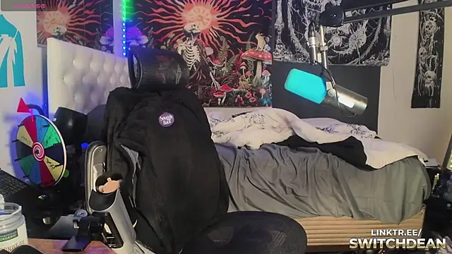 Snapshot of twunkdean chatting on 10.01.25 twunkdean online show from 10.01.25