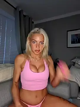 Snapshot of Bellarose_xx chatting on 05.18.26 Bellarose xx online show from 05.18.26