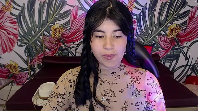 Nina harper  online show from 11.04.25