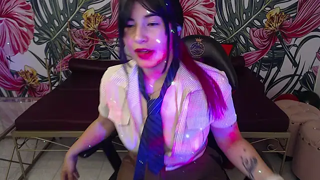 Nina harper  online show from 11.05.25