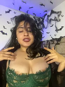 Snapshot of EmilyNoir1 chatting on 11.02.25 EmilyNoir1 online show from 11.02.25