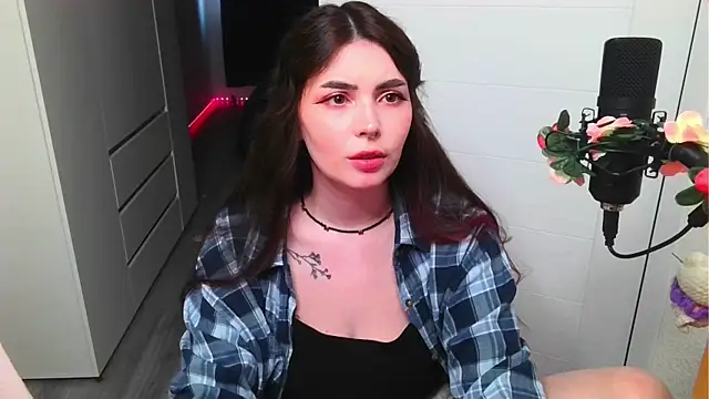 Snapshot of peachyness chatting on 04.27.26 peachyness online show from 04.27.26