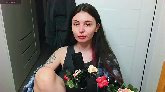 Snapshot of peachyness chatting on 05.16.26 peachyness online show from 05.16.26
