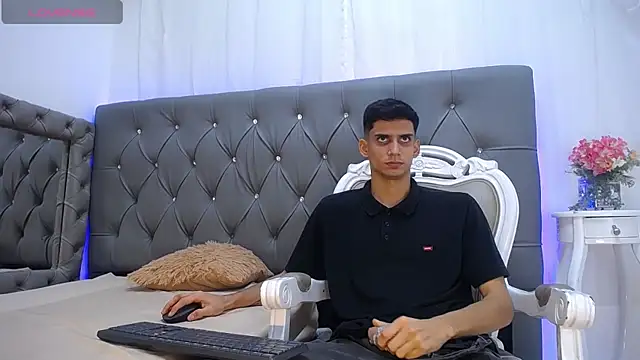 Sebalexis7 online show from 10.29.25