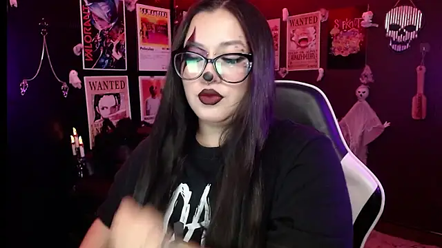 Snapshot of Ravendark_ chatting on 10.11.25 Ravendark online show from 10.11.25