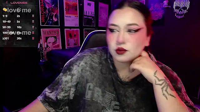 Snapshot of Ravendark_ chatting on 11.06.25 Ravendark online show from 11.06.25