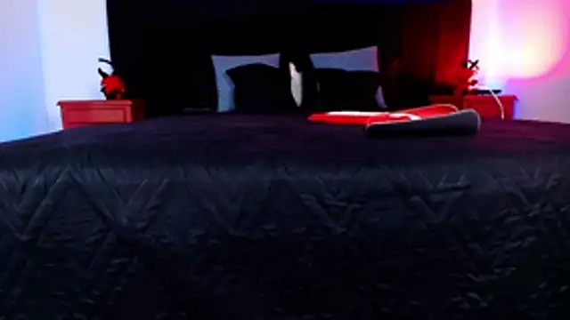 Alisse Moore online show from 04.17.26