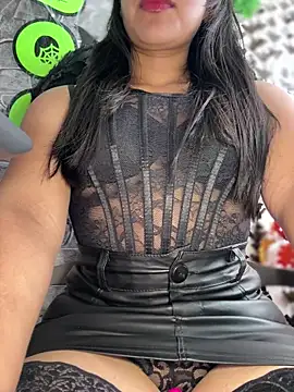 Liulee2 online show from 10.31.25