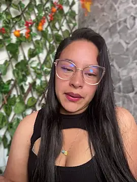 Liulee2 online show from 11.04.25