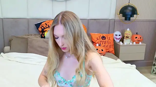 KellyBradford online show from 10.25.25