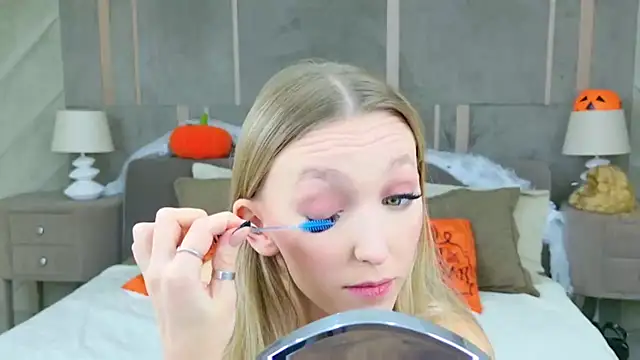 KellyBradford online show from 11.04.25