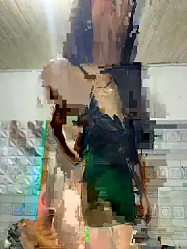 Snapshot of ashleyy20 chatting on 10.14.25 ashleyy20 online show from 10.14.25