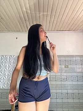 Snapshot of ashleyy20 chatting on 10.15.25 ashleyy20 online show from 10.15.25