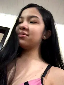 Snapshot of ashleyy20 chatting on 11.03.25 ashleyy20 online show from 11.03.25