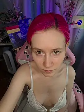 Snapshot of Fuzzy_Unicorn chatting on 06.17.26 Fuzzy Unicorn online show from 06.17.26