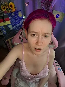 Snapshot of Fuzzy_Unicorn chatting on 07.17.26 Fuzzy Unicorn online show from 07.17.26