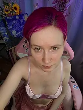 Snapshot of Fuzzy_Unicorn chatting on 07.20.26 Fuzzy Unicorn online show from 07.20.26