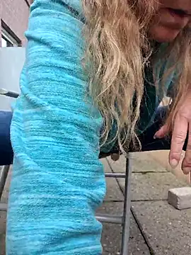 Snapshot of HotWifeLyn68 chatting on 11.04.25 HotWifeLyn68 online show from 11.04.25