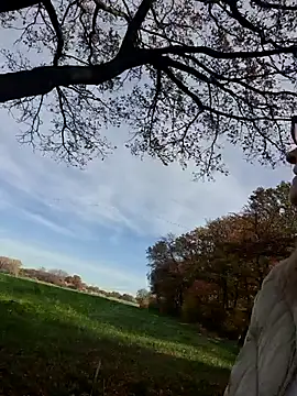 Snapshot of HotWifeLyn68 chatting on 11.06.25 HotWifeLyn68 online show from 11.06.25