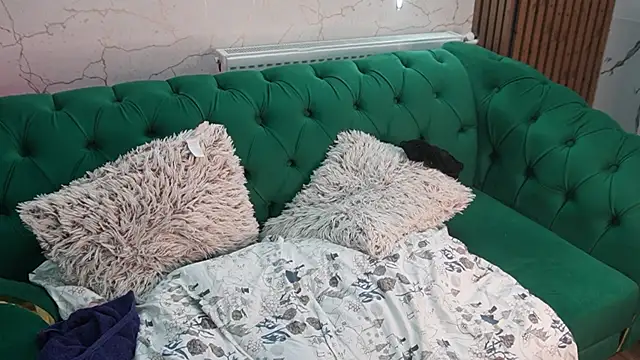 Snapshot of angel_wow_ chatting on 11.13.25 angel wow online show from 11.13.25