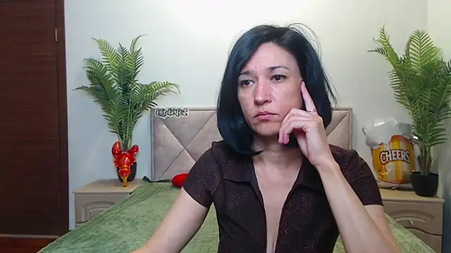 Snapshot of CameronEnns chatting on 10.01.25 CameronEnns online show from 10.01.25